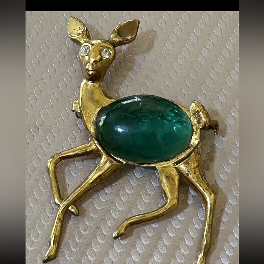 Vintage 1940’s Green DOE FAWN DEER Agate JELLY BELLY Gold Plated Brooch Pin
